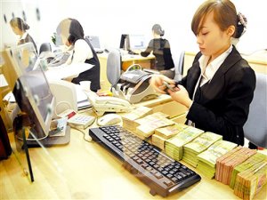 bảo vệ áp tải tiền ngân hàng