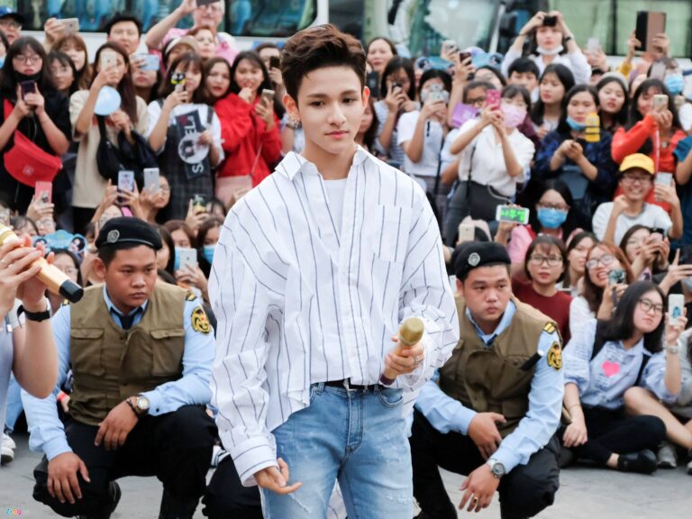 Thuê vệ sĩ bảo vệ ca sĩ