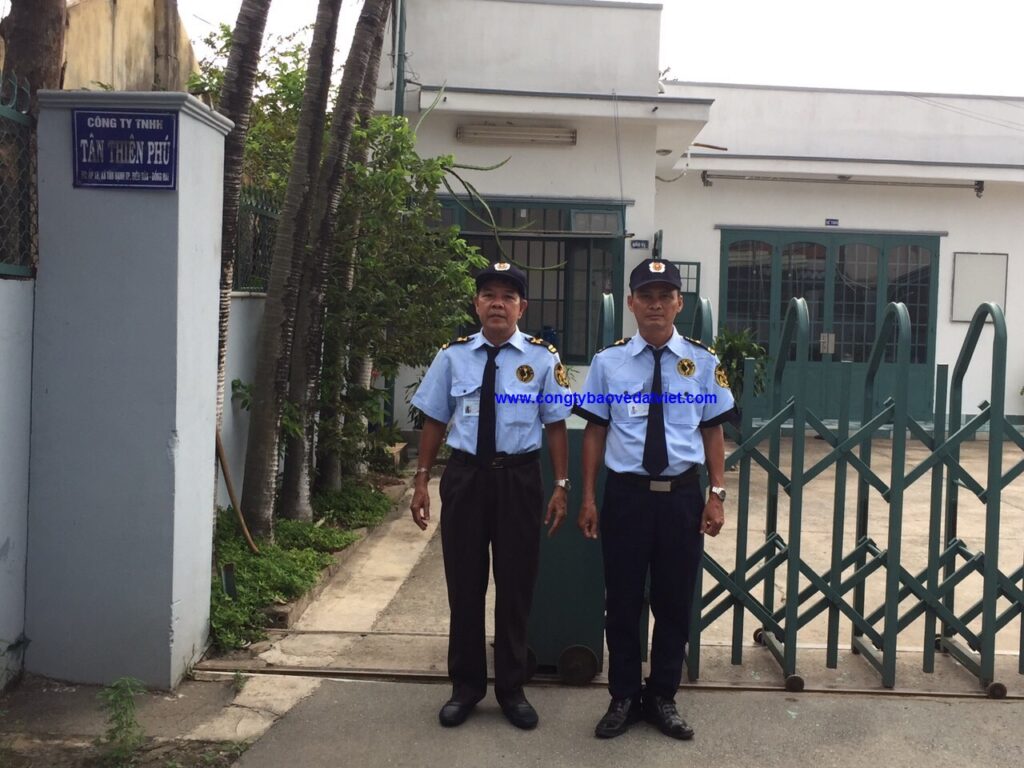 Nhân viên bảo vệ Đất Việt Security trong đồng phục chuyên nghiệp tại Kiên Giang